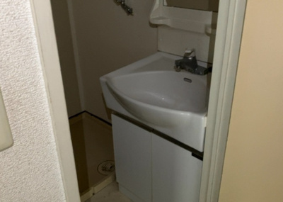 【独立洗面台】 | ジョイフルハイツ南林間 | 洗面化粧台では顔を洗ったり、身だしなみを整えることが本来の使い方ですが、用途によっては洗面化粧台に求められる機能が違ってくるため、ご自身や家族のライフスタイルに合ったものを選ぶことをおすすめ致します。