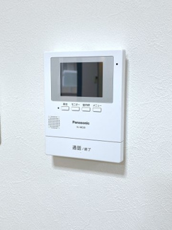 【居間・リビング】 | メゾンドゥフレール　２－Ｉ | 防犯面で嬉しいカラーＴＶインターホン♪