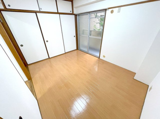 【寝室】 | メゾンドゥフレール　２－Ｉ | 南西　洋室6帖