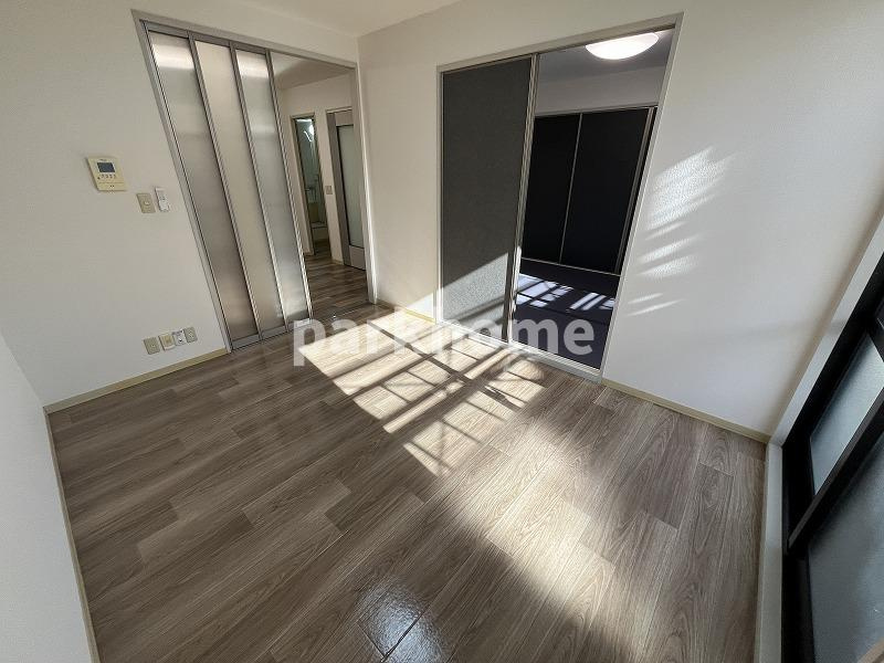 ハイツ岩郷 B棟の洋室