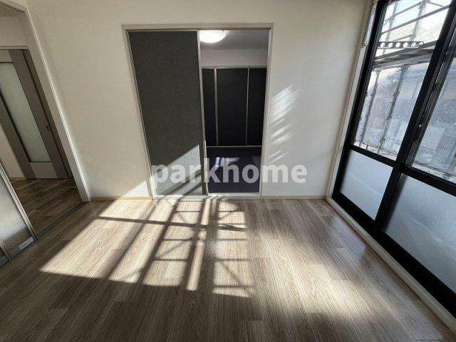 ハイツ岩郷 B棟の洋室