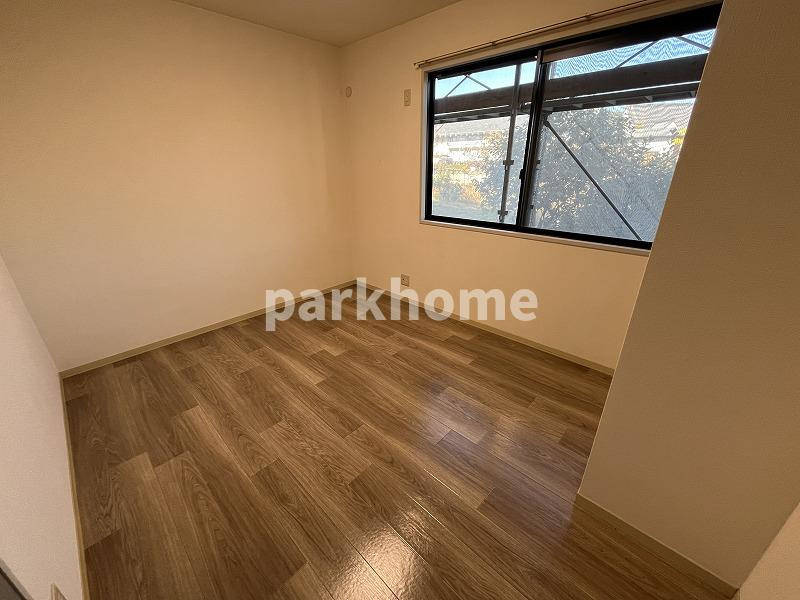 ハイツ岩郷 B棟の洋室