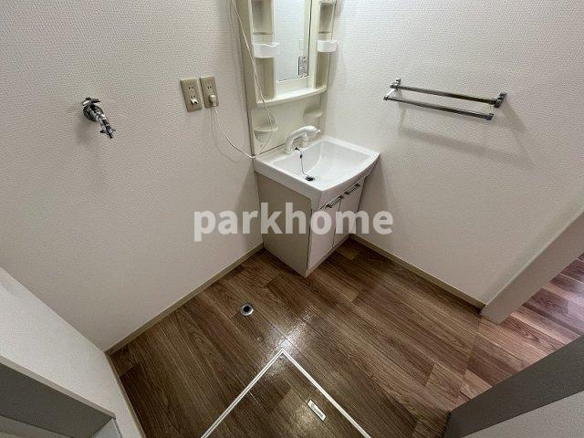 ハイツ岩郷 B棟の洗面所|洗濯機置き場