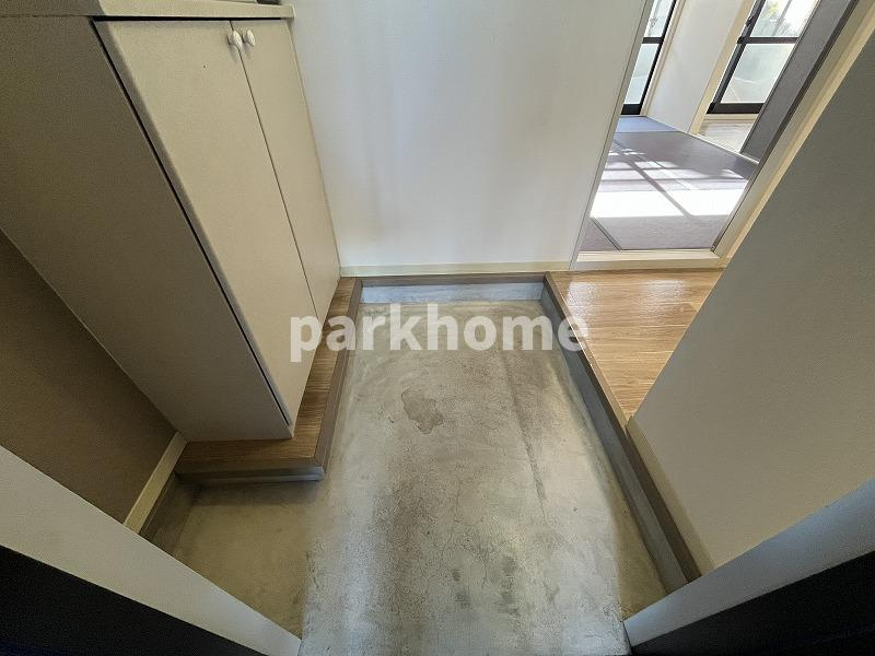 ハイツ岩郷 B棟の玄関