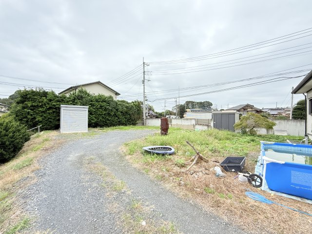 行方市芹沢平屋中古住宅の駐車場
