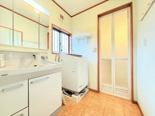 行方市芹沢平屋中古住宅の独立洗面台