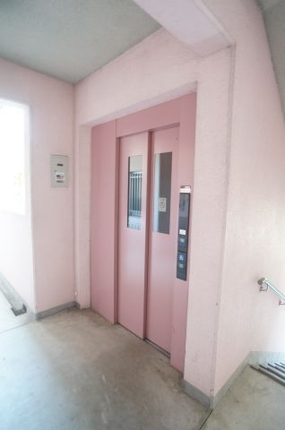 鈴彩館（リンサイカン）のその他共用部分|エレベーター付きです。