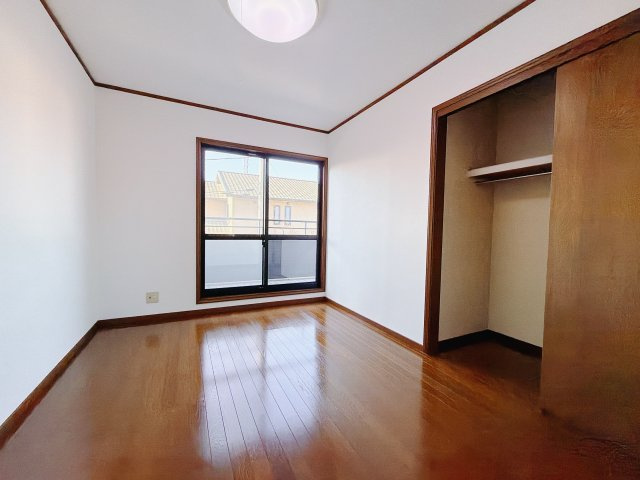 【中古戸建】渋川市吹屋の洋室|■2階洋室｜子供部屋のメリットは「自立心を養うことができる」「自分で整理整頓できるようになる」そして、お子様が成長した際には「プライバシーを確保できる」といい事だらけ♪