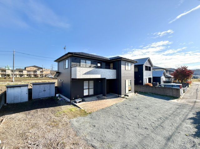 【中古戸建】渋川市吹屋の外観|■外観｜特徴のある個性的な住まいと美しい街並み、そして住みやすい環境を、ぜひ現地でご覧になりませんか。お気軽にお問合せください(^^)  