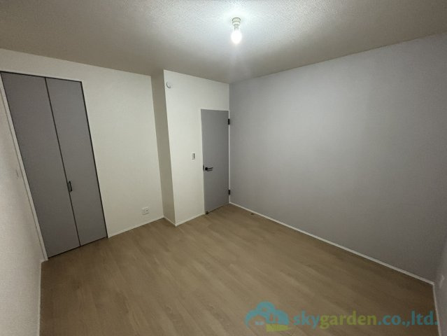 小田原市中新田　未入居戸建　全2棟2号棟の寝室