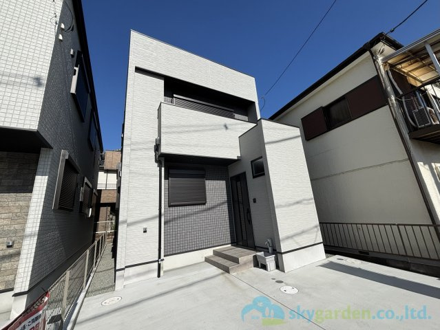 小田原市中新田　未入居戸建　全2棟2号棟の外観