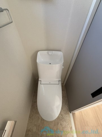 小田原市中新田　未入居戸建　全2棟2号棟のトイレ