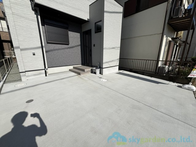 小田原市中新田　未入居戸建　全2棟2号棟の駐車場