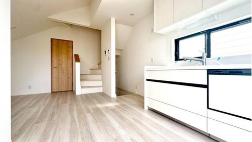 新築分譲住宅　小平の家のトイレ|10.1帖の2階LDK。水回りが2階にまとまっているので生活動線が良いです。