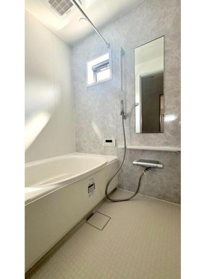 【浴室】 | 新築分譲住宅　小平の家 | 浴室暖房換気乾燥機付きのバスルーム。雨の日や花粉の季節のお洗濯も安心ですね。