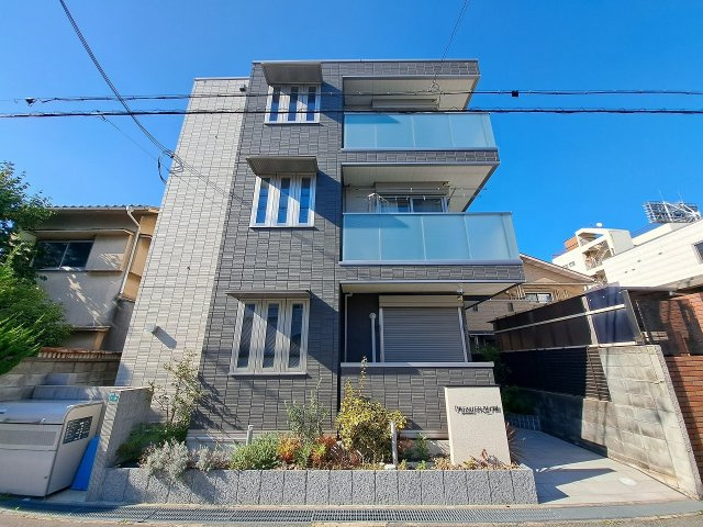 プレミール甲子園の外観