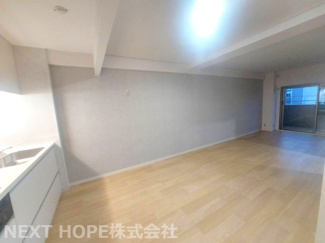 【居間・リビング】 | シャルマンコーポ伊丹2号棟　南向き | LDKは約１４帖です♪南向きバルコニーに面した明るく開放的な室内です！ぜひ現地でご確認ください！！