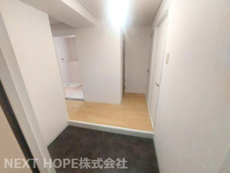 【玄関】 | シャルマンコーポ伊丹2号棟　南向き | スッキリとした玄関です♪令和７年１０月室内リフォーム完成です！！いつでもご覧いただけます！！