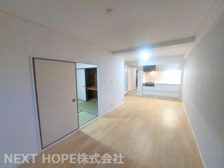 【居間・リビング】 | シャルマンコーポ伊丹2号棟　南向き | LDKは約１４帖の大空間です♪休日もご家族がゆったり寛げる癒しの空間です！！令和７年１０月室内リフォーム完成です！！