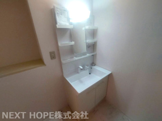 【独立洗面台】 | シャルマンコーポ伊丹2号棟　南向き | 新品の洗面化粧台です♪シャワー水栓で使い勝手も良いです！！