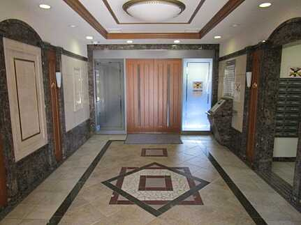 フローレンス緑井グランドアーク弐番館のエントランス