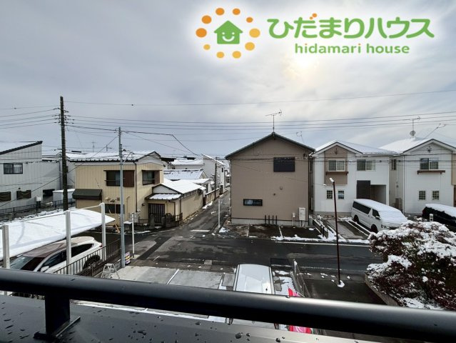 熊谷市伊勢町　第5　新築一戸建て　リーブルガーデン　01の展望|バルコニーからの眺望は、穏やかな街並みが広がり、空を広く感じられます！
周囲に高い建物が少ないため、日当たりや通風も良好なのが魅力的です。