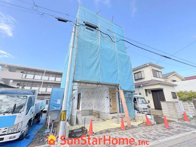 【サンスターホーム】福生市志茂　3階建て2世帯新築戸建の外観