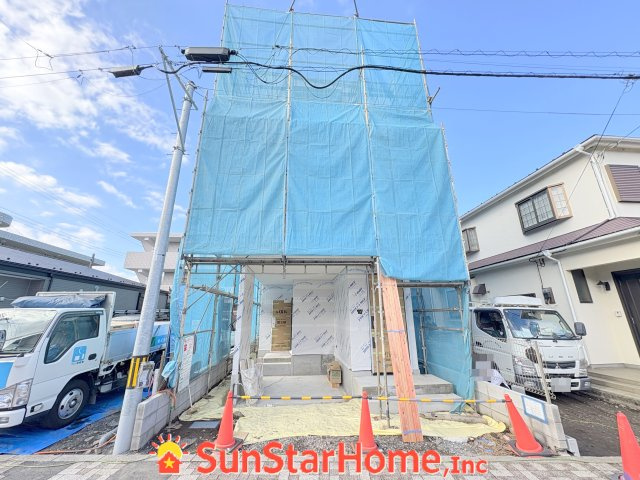 【サンスターホーム】福生市志茂　3階建て2世帯新築戸建の外観