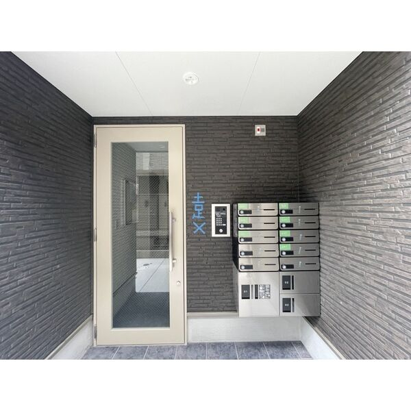 ジーメゾン高石加茂のエントランス