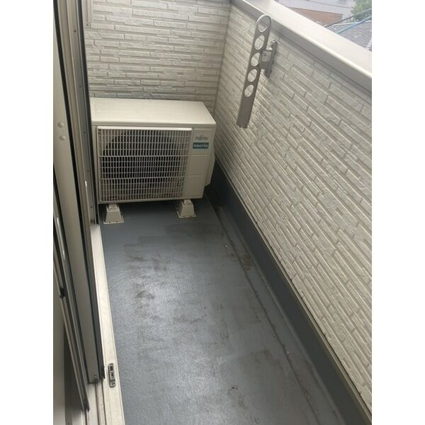 ジーメゾン高石加茂のバルコニー