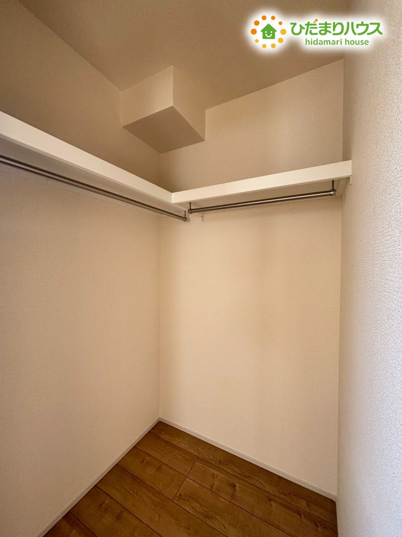 行田市棚田町3丁目　新築一戸建て　ブルーミングガーデン　03の収納|歩いて入れるほど広い、憧れのウォークインクローゼットです！
季節物の家電や旅行カバン、たくさんの衣類もこれ一つでスッキリ。
一箇所にまとめて管理できるので、お家全体の整理整頓が驚くほど簡単になります♪