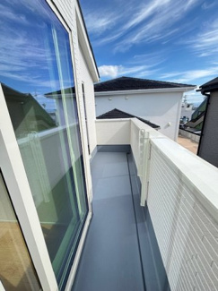 【バルコニー】 | 廿日市市福面（前空駅）全4区画　NO4 | ワイドバルコニーは2部屋に陽ざしを取り込みます☆陽当たり・見晴らし・風通しも良好です。