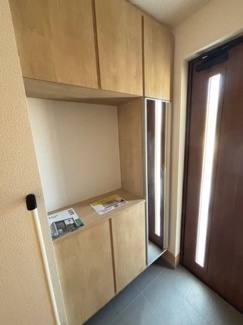 【玄関】 | 廿日市市福面（前空駅）全4区画　NO4 | シューズボックスが設置されており、家族の靴がスッキリ収納できます☆