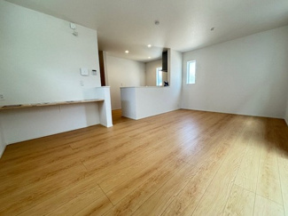 【居間・リビング】 | 廿日市市福面（前空駅）全4区画　NO4 | 16帖リビング☆対面式のキッチンでリビングが見渡せるので、お子様やご家族の様子が見えて安心です♪