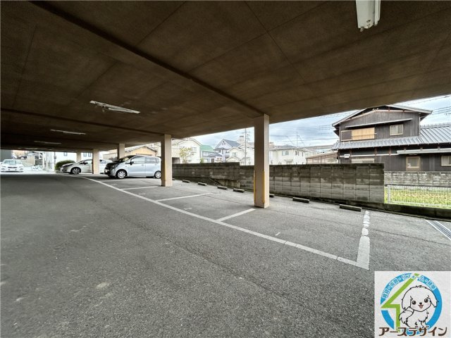 シャトル大久保の駐車場