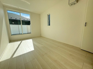 【洋室】 | 廿日市市福面（前空駅）全4区画　NO1 | 2階　洋室　収納付きでお部屋がスッキリ広く使えます☆
バルコニーは2部屋から出入り可能です。