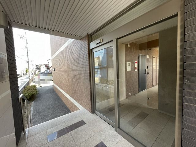 マリベールAZONOのエントランス|建物の内部です
