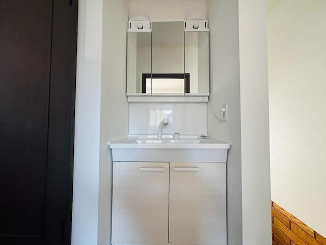 鎌ヶ谷市南初富四丁目　貸し戸建ての独立洗面台