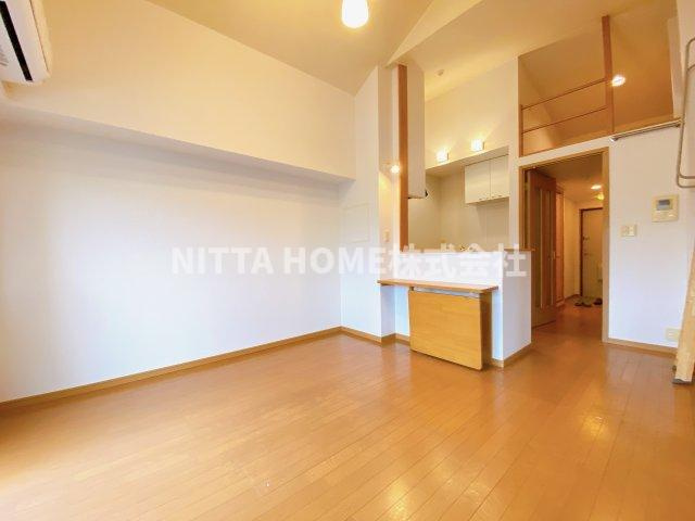 ＬＯＴＵＳ南浜の洋室|おしゃれな居間です♪