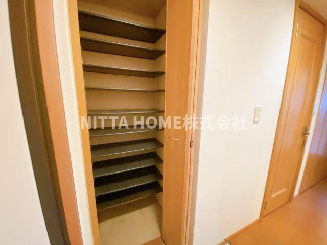 ＬＯＴＵＳ南浜の玄関|整理整頓ができるシューズボックス◎