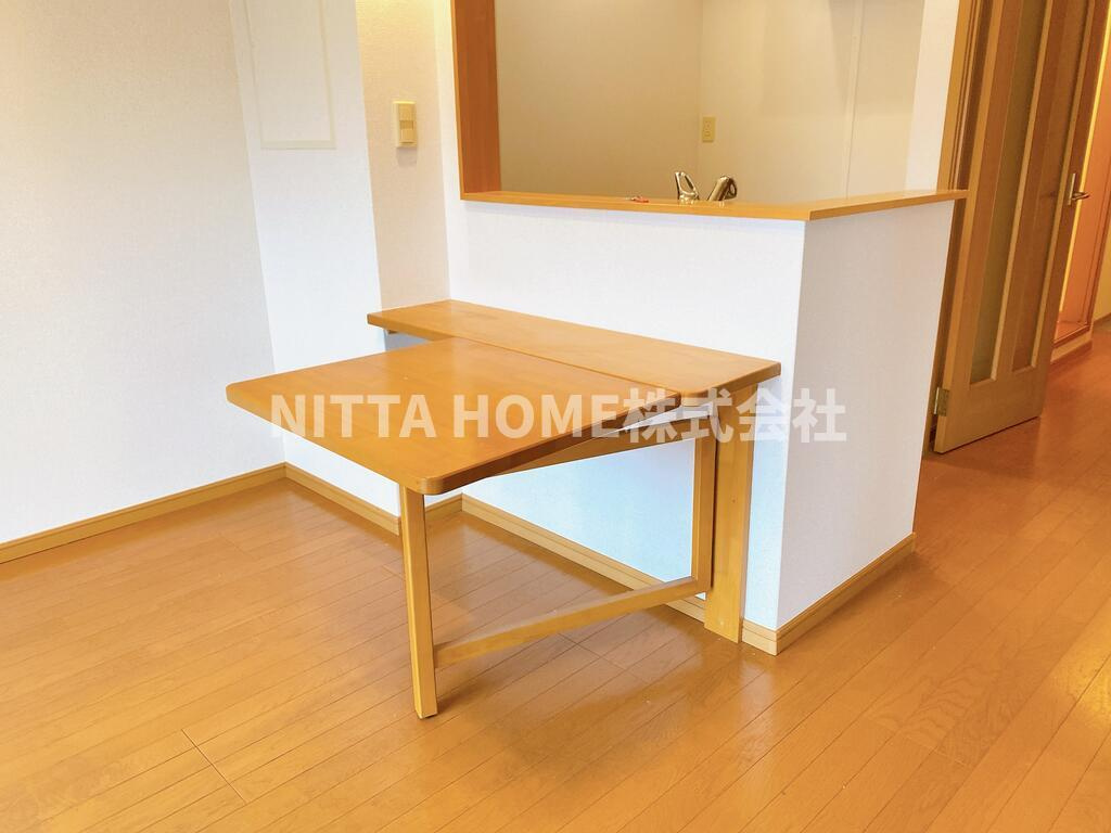 ＬＯＴＵＳ南浜の内装|カウンター台も便利ですね！