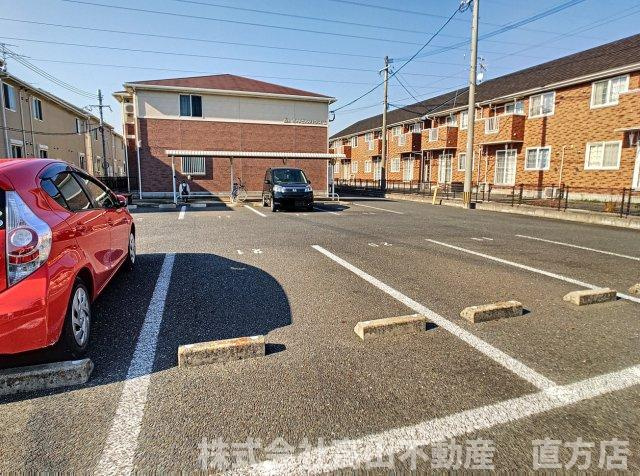 どんどんハウスⅡの駐車場