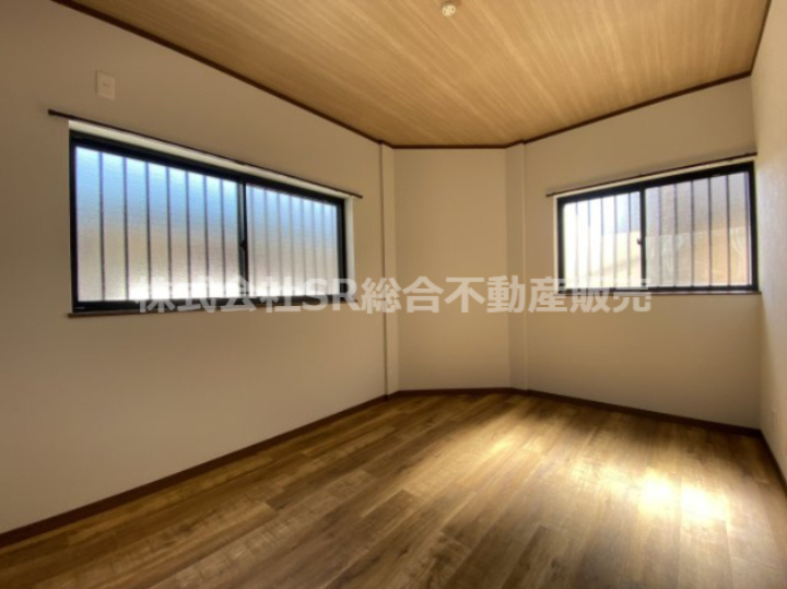 若江西新町3丁目中古戸建の洋室|1F・洋室5.5帖。明るくてきれいな洋室です