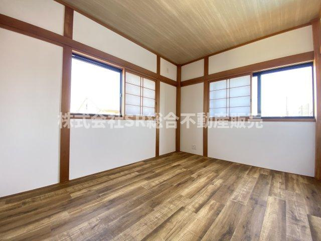 若江西新町3丁目中古戸建の寝室|3F・西側洋室6帖。2面採光の明るいお部屋です！寝室にいかがでしょうか。