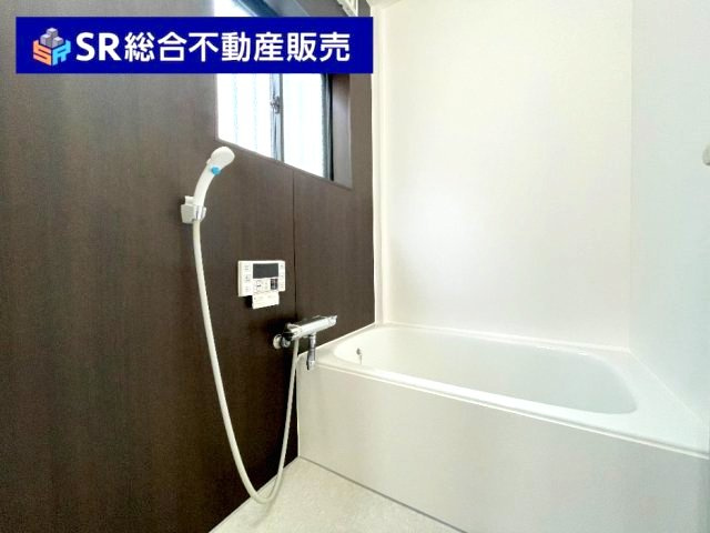 若江西新町3丁目中古戸建の浴室|お風呂には窓もあり、換気がバッチリとでき、湿気がこもりません！