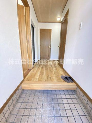 若江西新町3丁目中古戸建の玄関|玄関にシューズボックスを置いても広く使えます！