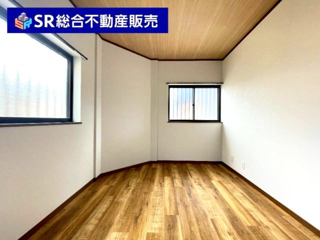 若江西新町3丁目中古戸建の玄関|玄関にシューズボックスを置いても広く使えます！
