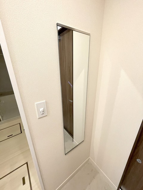 エトワール中村の内装|★お出かけ前に身だしなみチェック★