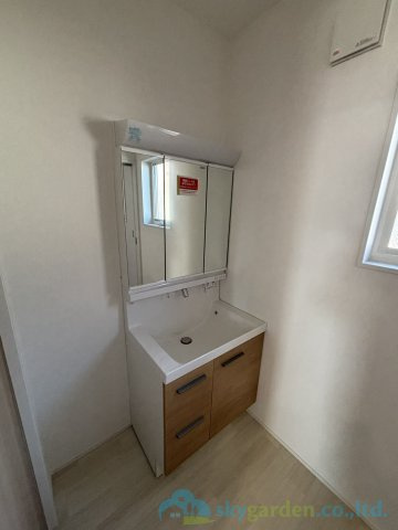 小田原市中新田　未入居戸建　全2棟1号棟の独立洗面台