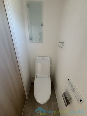 小田原市中新田　未入居戸建　全2棟1号棟のトイレ